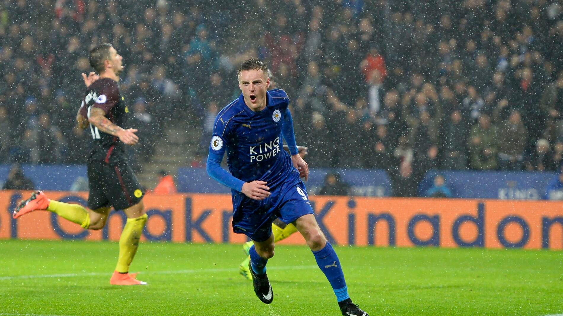 Vardy celebrando uno de sus goles al Manchester City