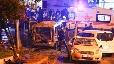 El Gobierno turco confirma que ha habido dos explosiones y una de ellas fue cometida por un kamikaze