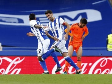 Willian José celebra uno de sus goles contra el Valencia
