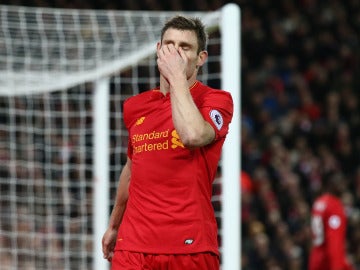 Milner en el partido del Liverpool frente al West Ham