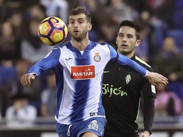 Leo Baptistao intenta marcharse de Isma López.