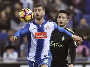 Leo Baptistao intenta marcharse de Isma López. Leo Baptistao intenta marcharse de Isma López.
