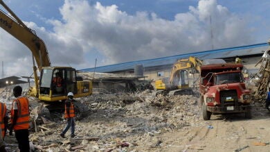 Al menos 100 muertos tras derrumbarse el techo de una iglesia en Nigeria