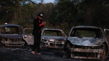Coches quemados tras la explosión de un camión en Kenia