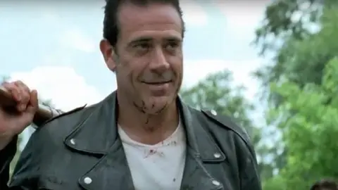 Negan estrena nuevo look en 'The Walking Dead' Negan estrena nuevo look en 'The Walking Dead'