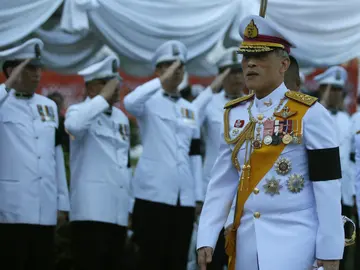 El nuevo monarca de Tailandia, Vajiralongkorn, durante una ceremonia El nuevo monarca de Tailandia, Vajiralongkorn, durante una ceremonia