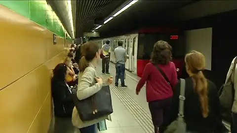 Frame 63.37649 de: Se ofrecerá trasporte público gratis durante tres años si se entrega un coche antiguo Frame 63.37649 de: Se ofrecerá trasporte público gratis durante tres años si se entrega un coche antiguo