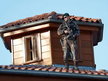 Un agente turco controla la ciudad Un agente turco controla la ciudad