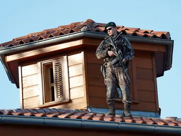 Un agente turco controla la ciudad Un agente turco controla la ciudad