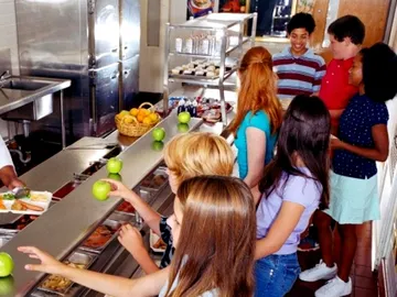 Imagen de archivo de un comedor escolar Imagen de archivo de un comedor escolar