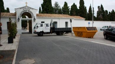 Más de 100 personas rivalizan por una plaza de enterrador en Castellón