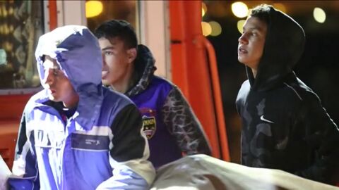 Frame 6.625364 de: Rescatan a 22 inmigrantes en una patera en aguas canarias