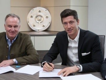 Lewandowski firma la prolongación de su contrato con el Bayern