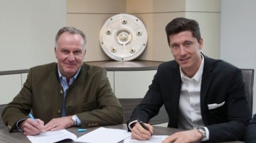 Lewandowski firma la prolongación de su contrato con el Bayern