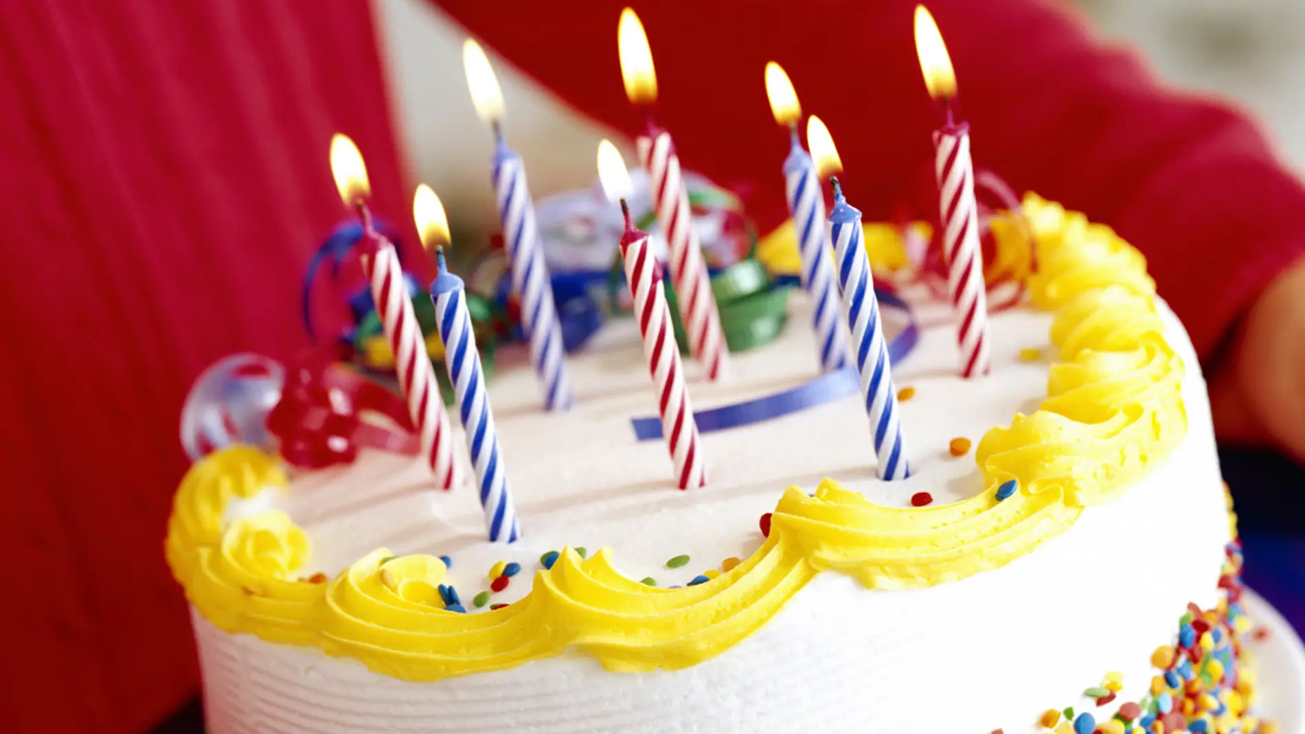 Por qué no deberías soplar las velas de tu cumpleaños más de una