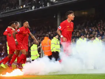 Los jugadores del Liverpool celebran el gol de Mané ante el Everton Los jugadores del Liverpool celebran el gol de Mané ante el Everton