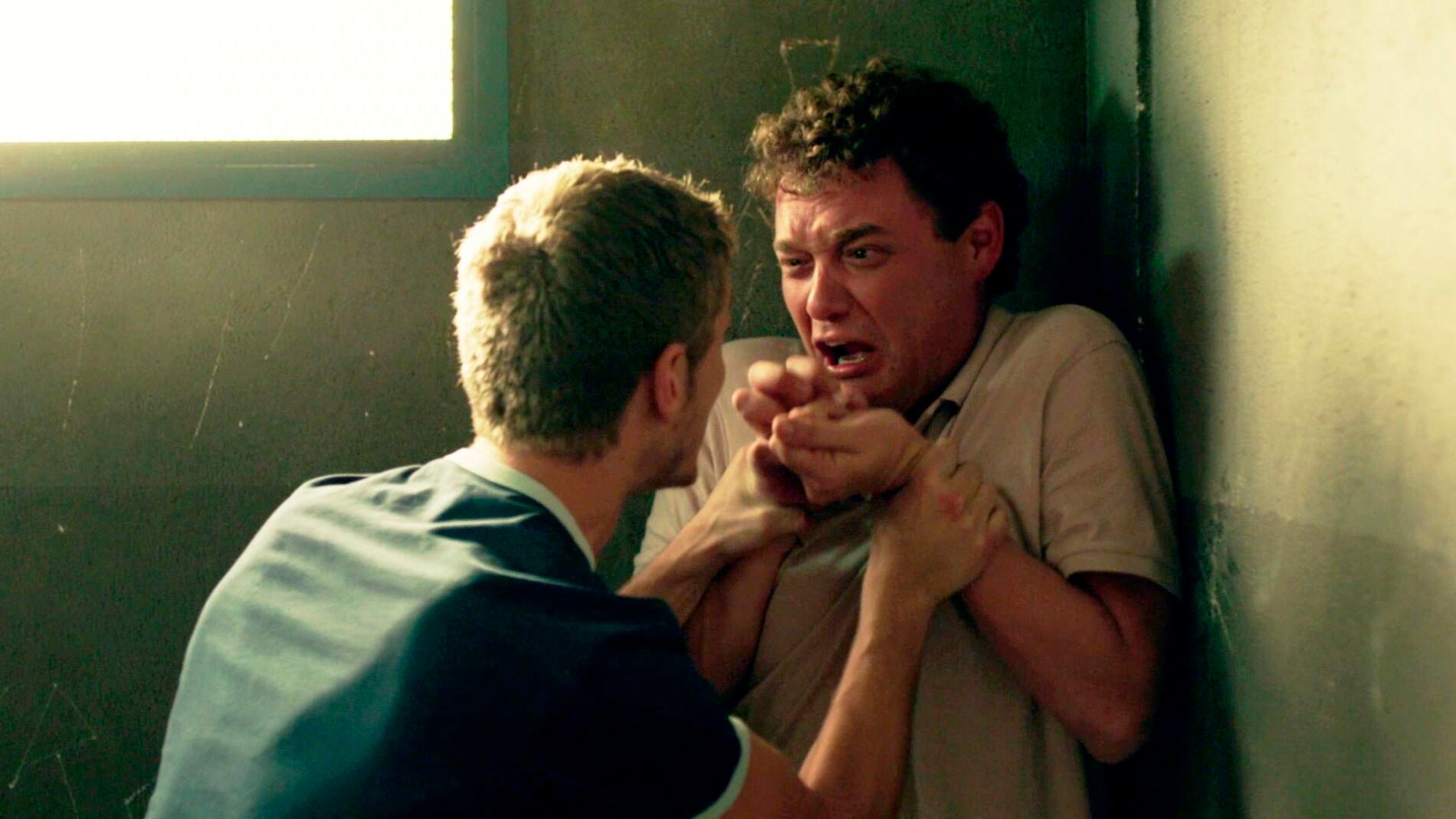 Fernando intenta matar a Sergio tras reencontrarse en prisi&oacute;n 