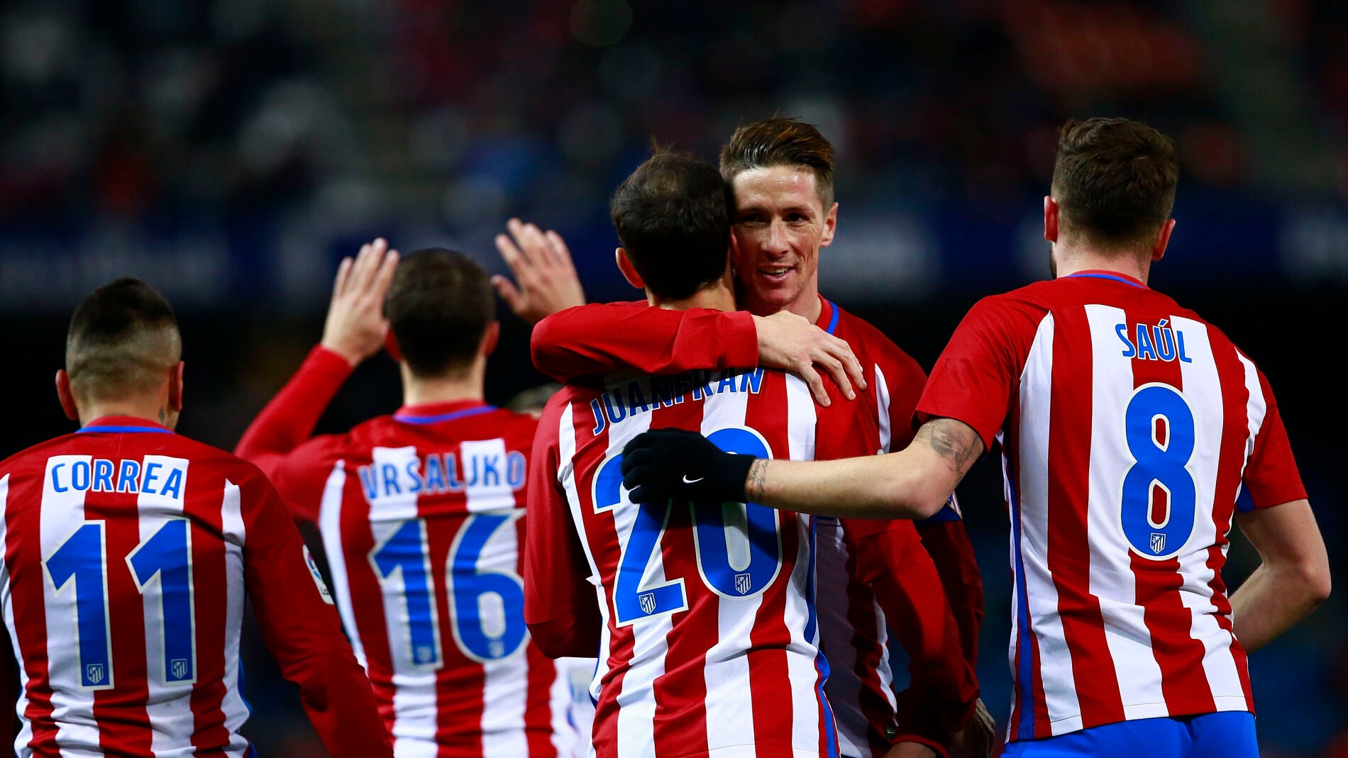 Los jugadores del Atl&eacute;tico de Madrid celebran el gol de Juanfran