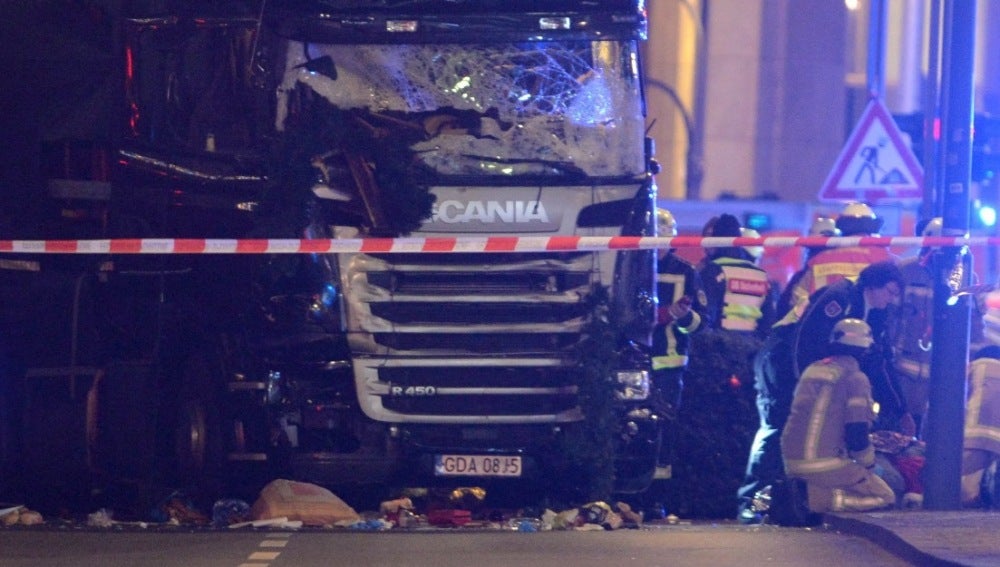 El camión que ha atropellado a decenas de personas en Berlín