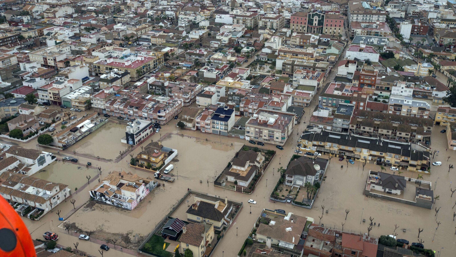 Hallan el cadáver de un hombre en un garaje inundado de Los Alcázares