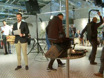 Así se grabó el mannequin challenge de los protagonistas de 'Mar de plástico' Así se grabó el mannequin challenge de los protagonistas de 'Mar de plástico'