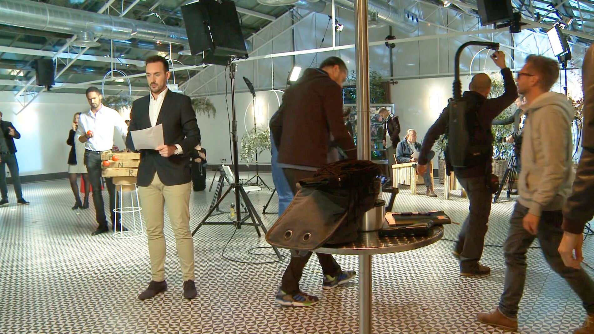 As&iacute; se grab&oacute; el mannequin challenge de los protagonistas de 'Mar de pl&aacute;stico'