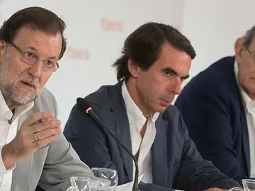Rajoy y Aznar en una imagen de archivo Rajoy y Aznar en una imagen de archivo