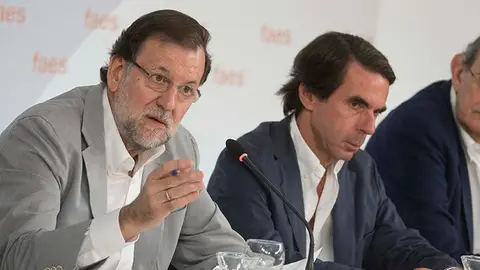 Rajoy y Aznar en una imagen de archivo Rajoy y Aznar en una imagen de archivo