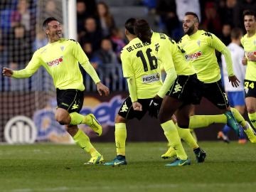 Piovaccari celebra uno de sus goles contra el Málaga