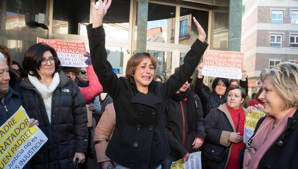 Juana Rivas en la manifestación contra la decisión del juez en una imagen de archivo