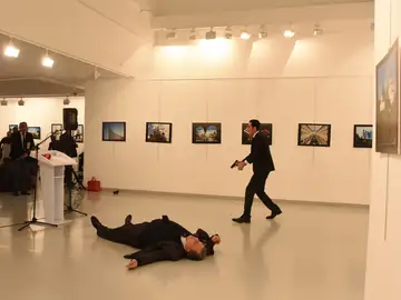 Fotografía del hombre armado que disparó contra el embajador ruso Fotografía del hombre armado que disparó contra el embajador ruso