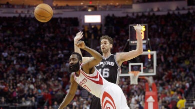 Un triple de Patty Mills da la victoria a los Spurs de Pau Gasol ante los Houston Rockets