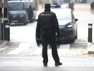 Imagen de archivo de un policía nacional Imagen de archivo de un policía nacional