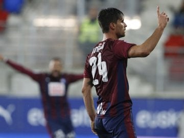 Adrián González celebra su gol contra el Sporting en Copa del Rey