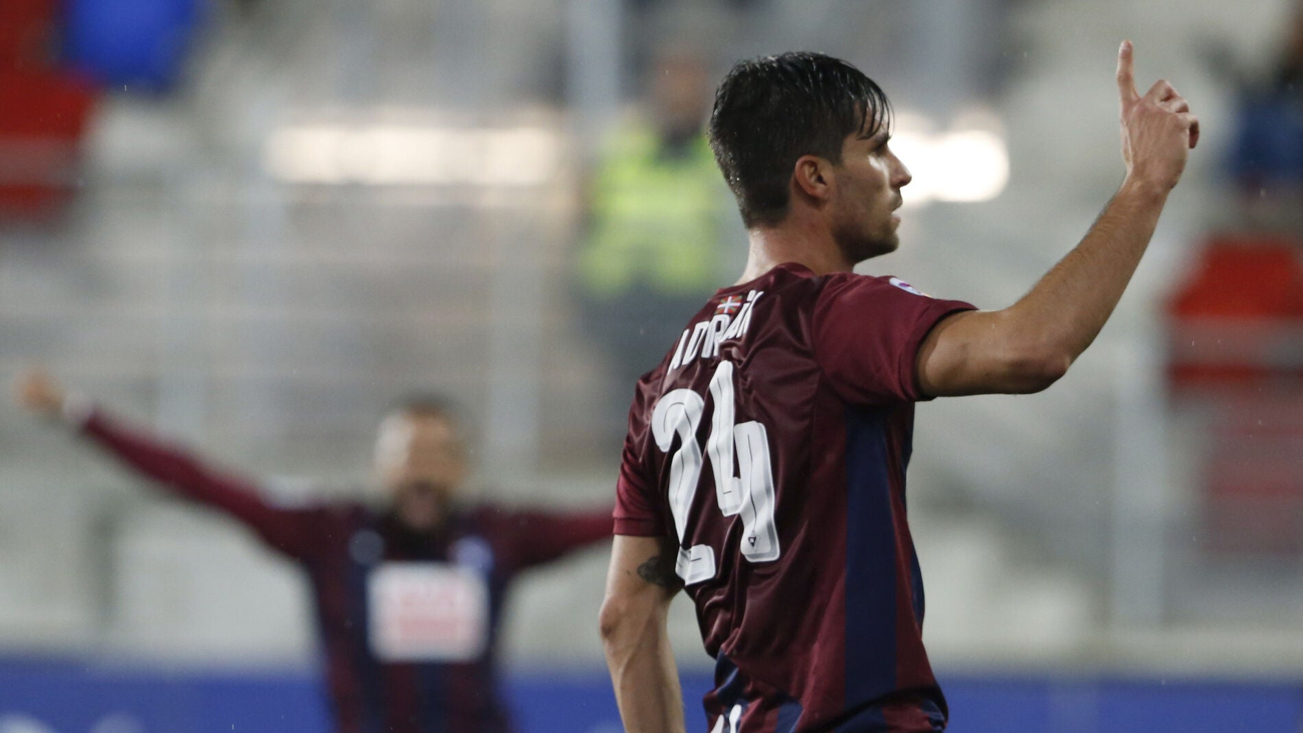 Adri&aacute;n Gonz&aacute;lez celebra su gol contra el Sporting en Copa del Rey