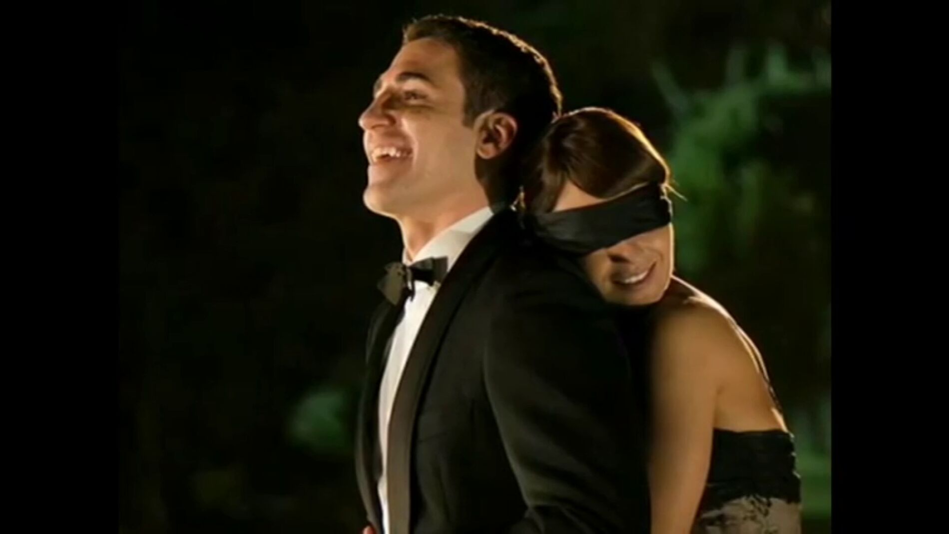 Frame 4.316963 de: Paula Echevarr&iacute;a agradece a Miguel &Aacute;ngel Silvestre su "cuento de hadas" en 'Velvet'