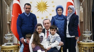 Erdogan recibe a la familia de Bana Alabed