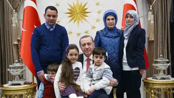 Erdogan recibe a la familia de Bana Alabed Erdogan recibe a la familia de Bana Alabed