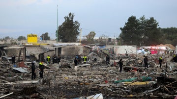 Lugar de la explosión de una fábrica de pirotecnia en México