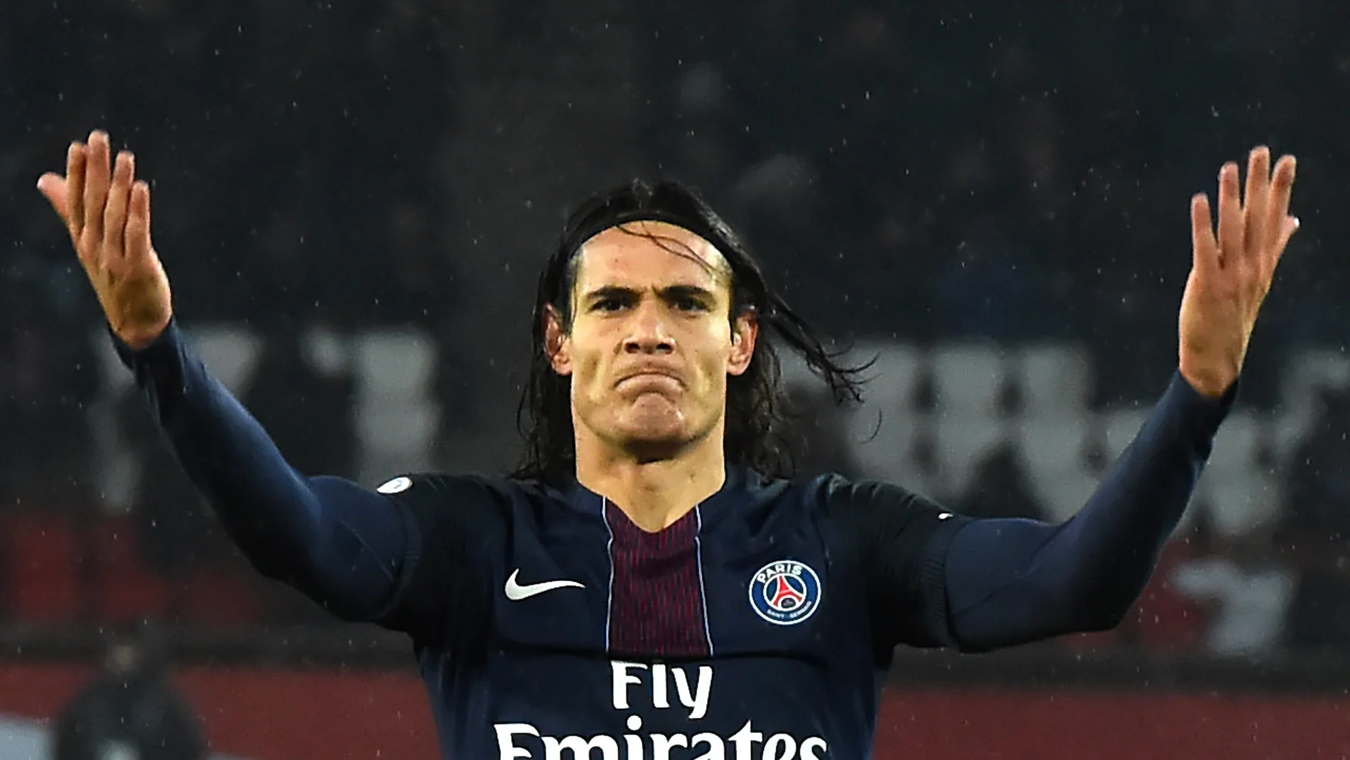 Cavani celebra su gol contra el Lorient Cavani celebra su gol contra el Lorient