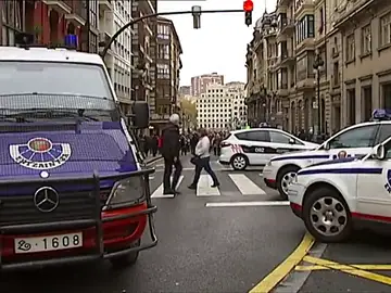 Frame 3.416803 de: La Policía pide medidas de protección como bolardos en accesos a eventos navideños para evitar atentados como el de Berlín Frame 3.416803 de: La Policía pide medidas de protección como bolardos en accesos a eventos navideños para evitar atentados como el de Berlín