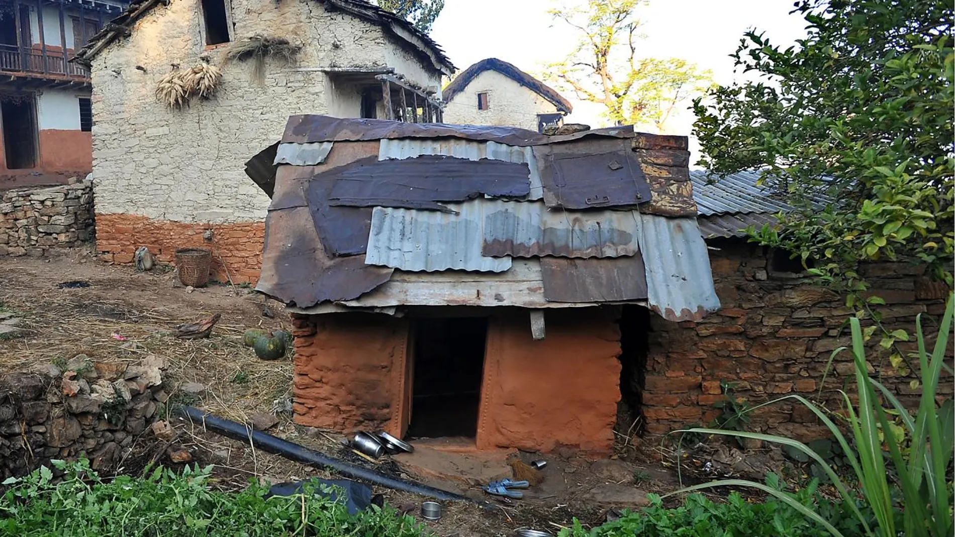 Imagen de un cobertizo en el que se refugian las mujeres que realizan esta práctica Imagen de un cobertizo en el que se refugian las mujeres que realizan esta práctica