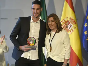 Susana Díaz: "no ha habido una bética que premie tanto a los sevillistas" como ella Susana Díaz: "no ha habido una bética que premie tanto a los sevillistas" como ella