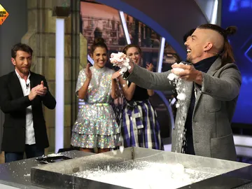Adrián Lastra y Marron realizan un ‘turbohelado’ en ‘El Hormiguero 3.0’ Adrián Lastra y Marron realizan un ‘turbohelado’ en ‘El Hormiguero 3.0’