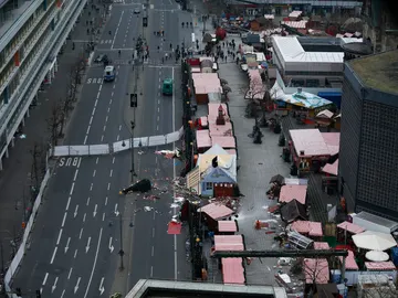 Así quedó el mercadillo de Berlín tras el atentado Así quedó el mercadillo de Berlín tras el atentado