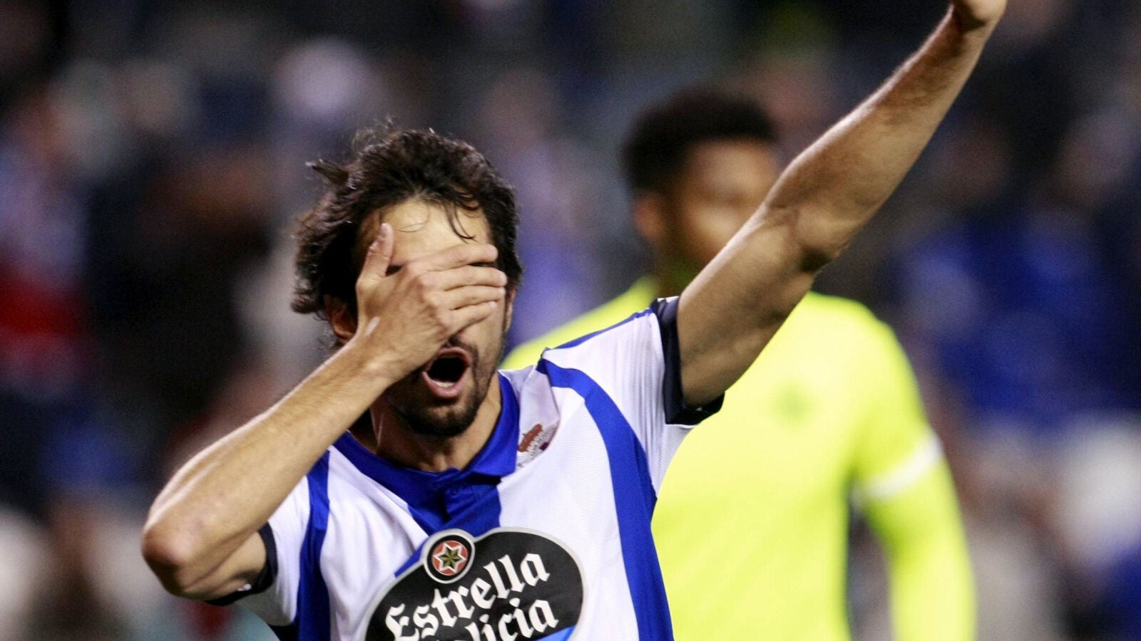 El Deportivo remonta ante el Betis y se cobra su venganza con Víctor Sánchez del Amo