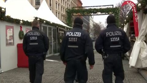 Frame 1.976893 de: Europa y Estados Unidos refuerza la seguridad en los mercadillos y lugares simb&oacute;licos