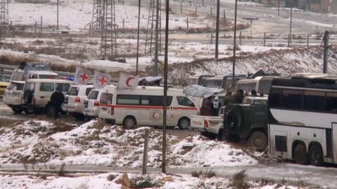 Frame 28.272 de: Al menos 40.000 civiles han sido ya evacuados de los barrios sitiados de Alepo para ser trasladados a Idlib