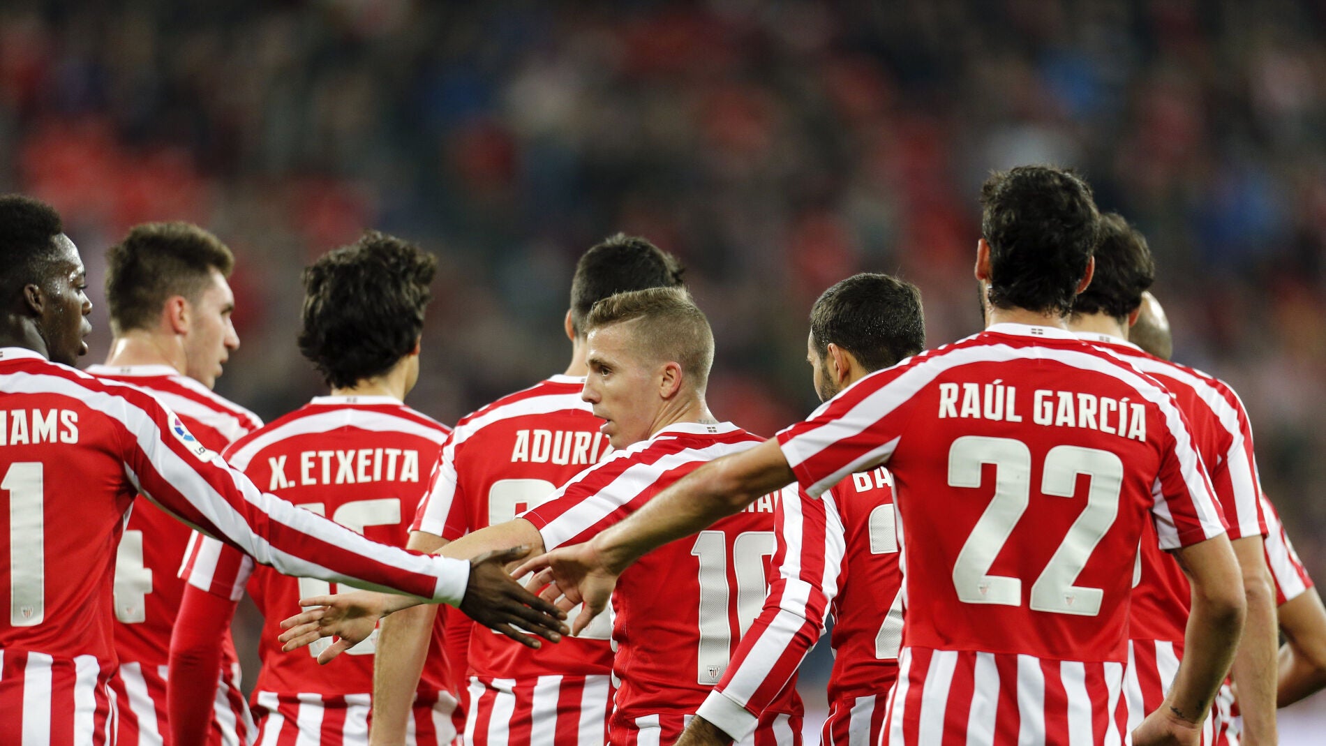 Los jugadores del Athletic celebran uno de los goles contra el Racing