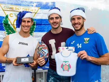 El Lega felicita la Navidad con un divertido vídeo de sus jugadores abriendo unos regalos sorpresa 'personalizados' El Lega felicita la Navidad con un divertido vídeo de sus jugadores abriendo unos regalos sorpresa 'personalizados'